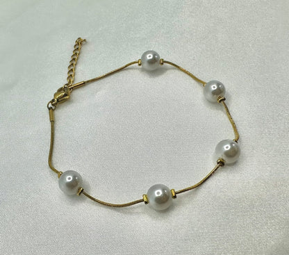 Lustrous Pearl Wave Bracelet